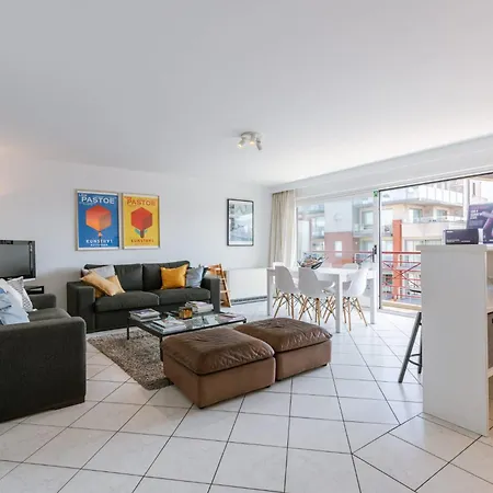 Apartamento Huswell - Bright Retreat With Balcony