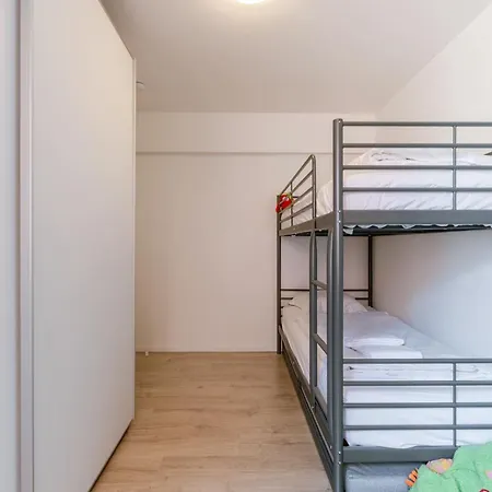 Huswell - Bright Retreat With Balcony 아파트 *