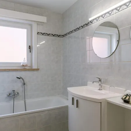 Huswell - Bright Retreat With Balcony Apartamento *