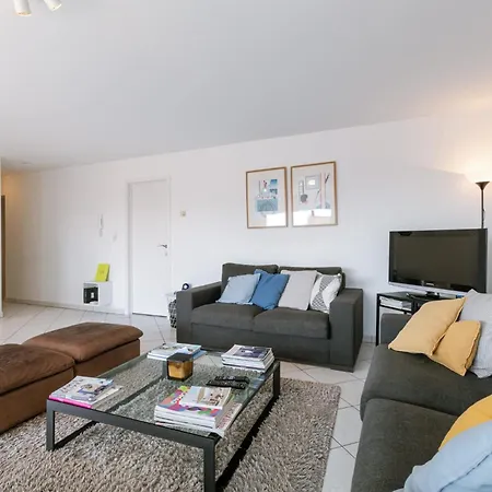 Apartamento Huswell - Bright Retreat With Balcony *