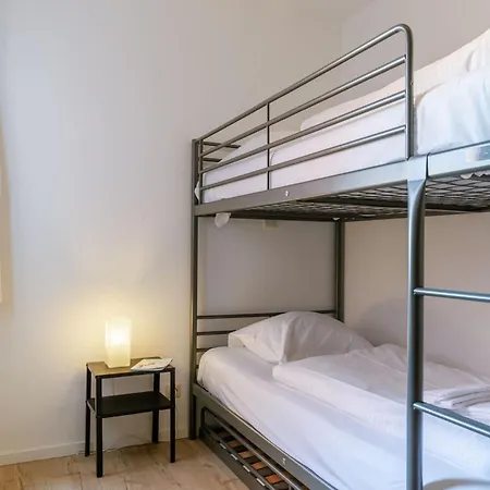 Huswell - Bright Retreat With Balcony Apartamento
