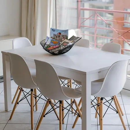 Huswell - Bright Retreat With Balcony * 코크시데